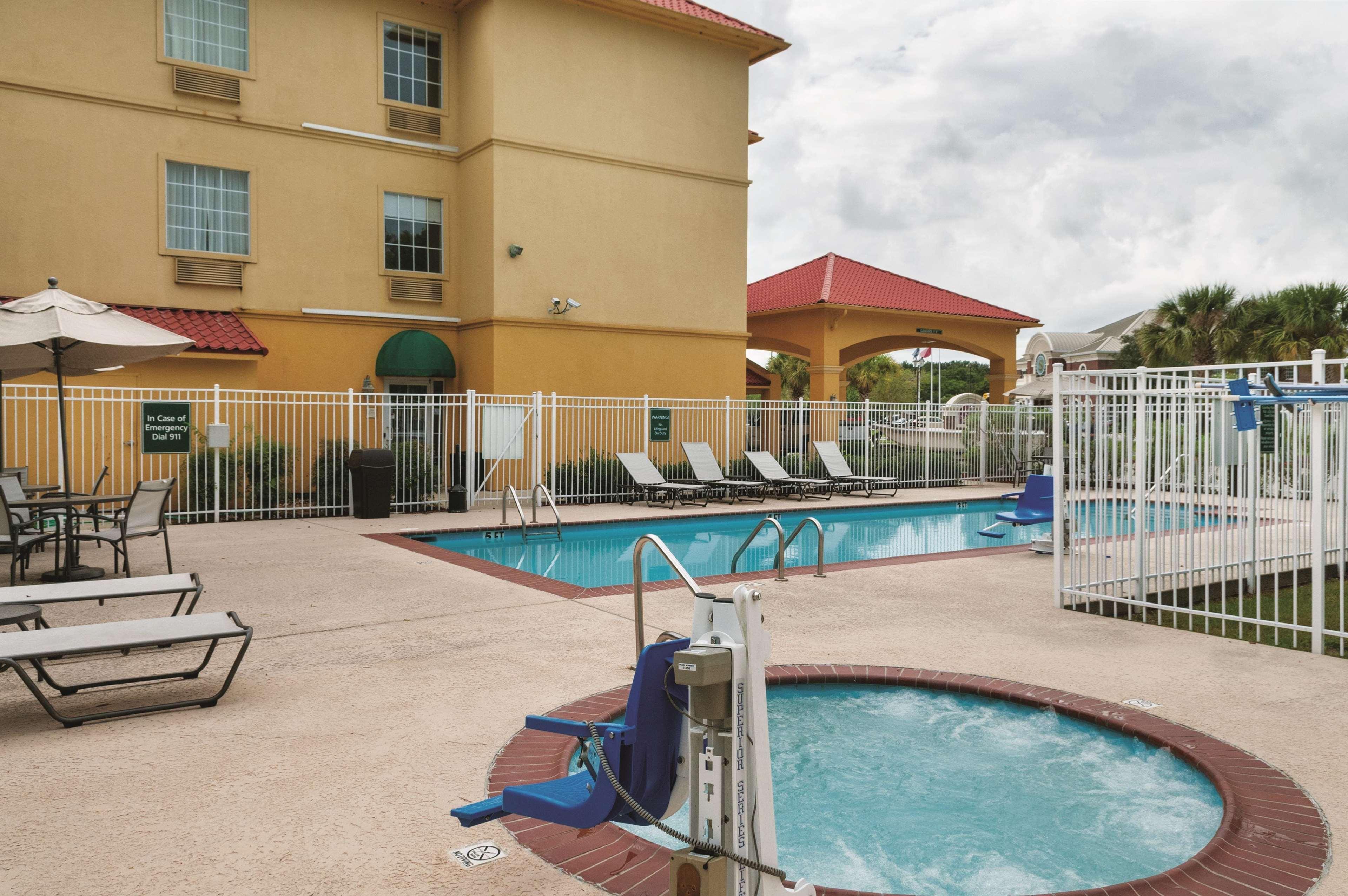 La Quinta By Wyndham Houma Hotel Exterior photo