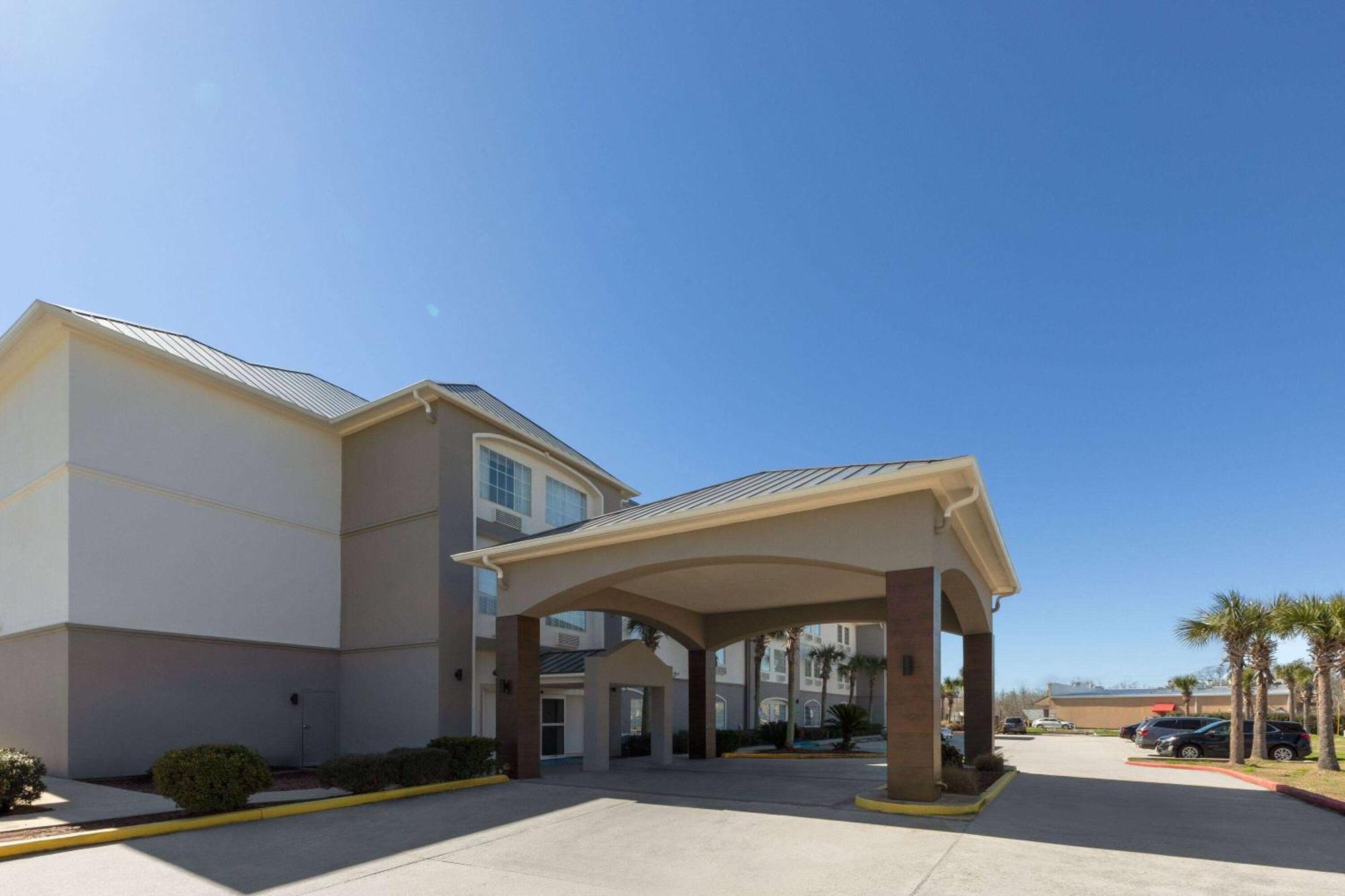 La Quinta By Wyndham Houma Hotel Exterior photo
