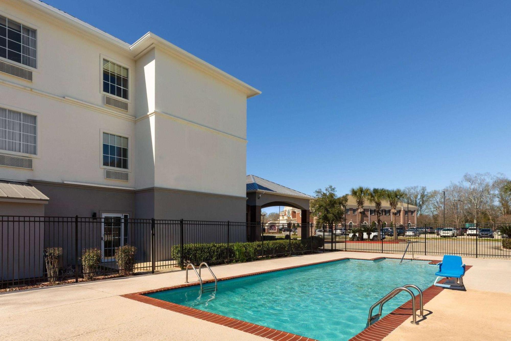 La Quinta By Wyndham Houma Hotel Exterior photo