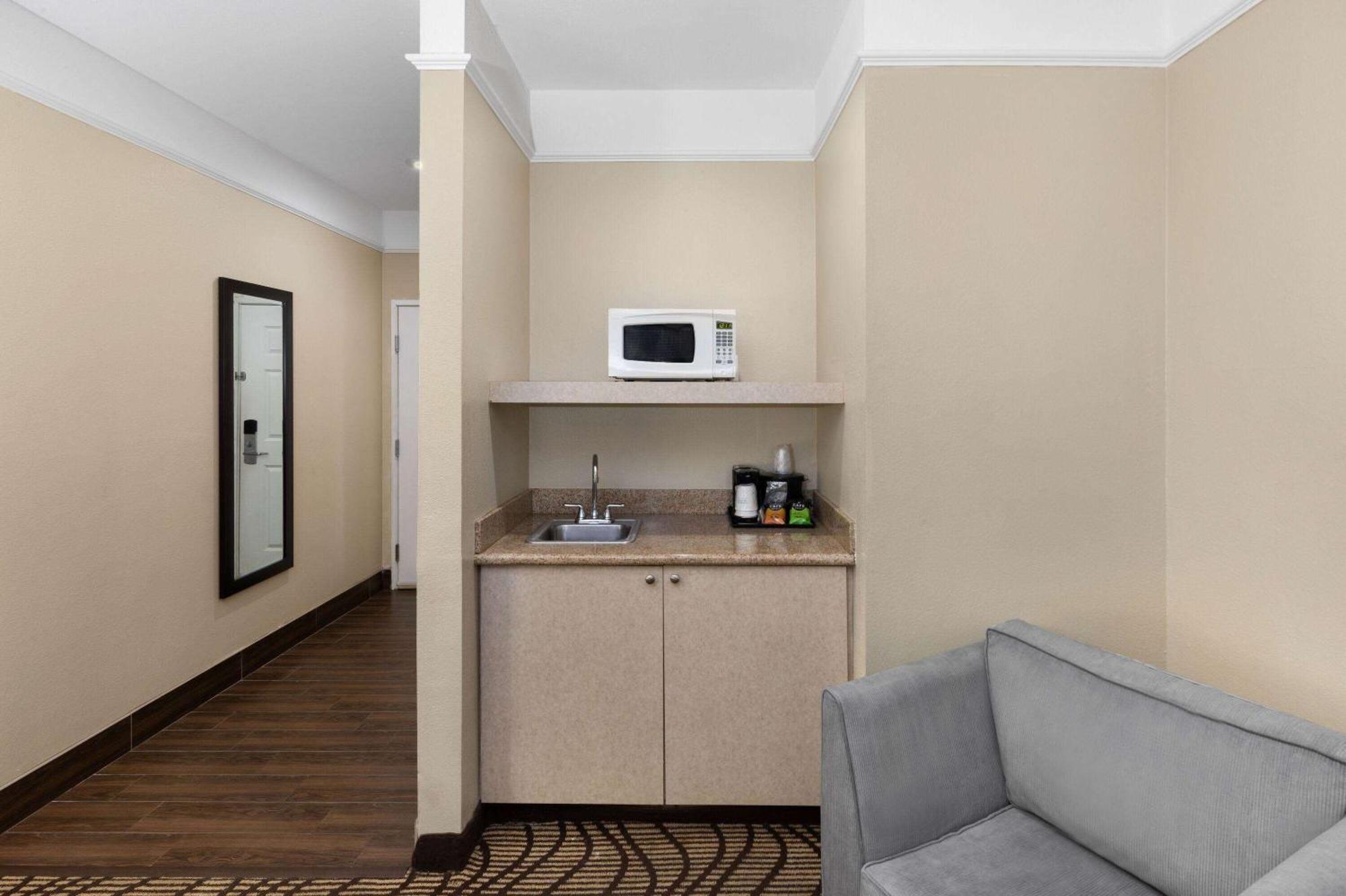La Quinta By Wyndham Houma Hotel Exterior photo