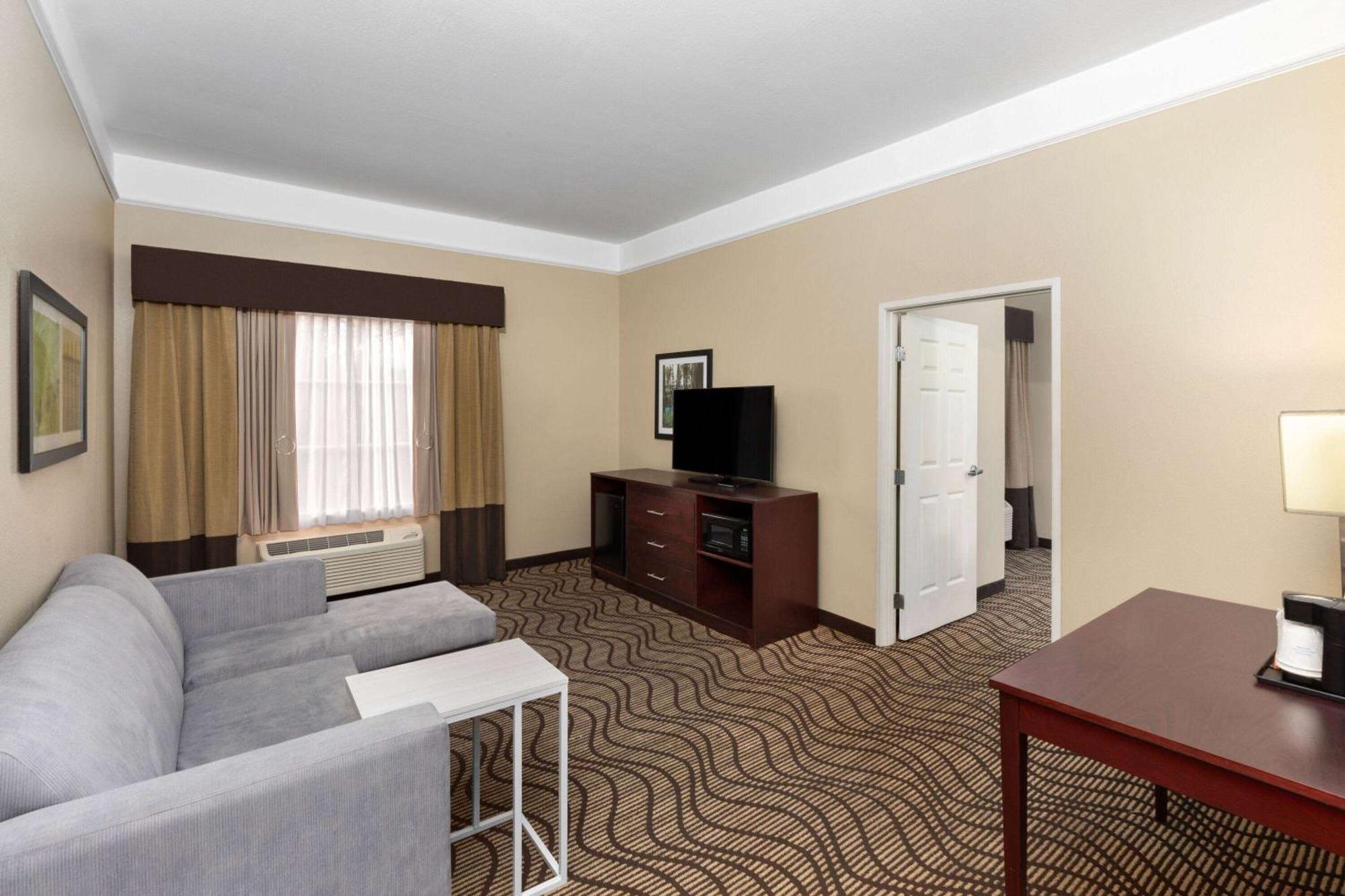 La Quinta By Wyndham Houma Hotel Exterior photo